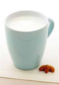 Mandlipiim või aprikoosiseemnete piim
